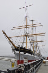 Obraz premium sailing ship in the port