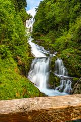 Fototapeta na wymiar Le suggestive cascate del Saut, ammirabili in Valle Pesio (provincia di Cuneo), all'interno del Parco Naturale delle Alpi Marittime