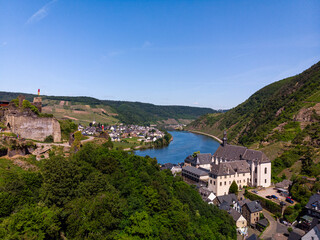 Naklejka premium With the bike on the cycle path through the countryside along the river Moselle in Rhineland-Palatinate from Trier to Koblenz in summer