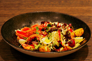 classic nicoise salad with seared tuna and crunchy vegetables