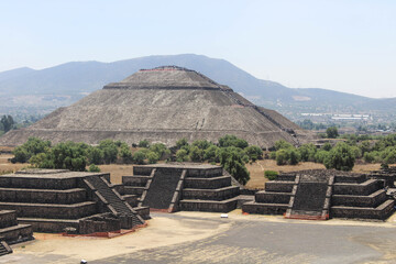 Fototapeta na wymiar Pyramids of Teotihuacan