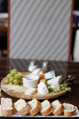 Tabla de quesos y pan