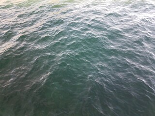 Fototapeta na wymiar waves in blue and green water in lake