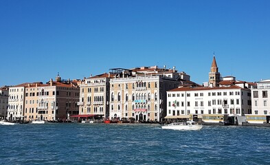Fototapeta na wymiar travel and tourism in Venice, Italy in autumn season
