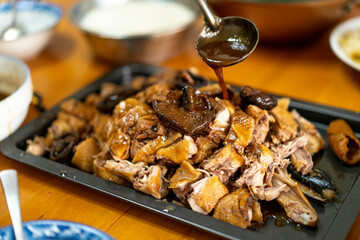 A plate of braised duck is pouring juice