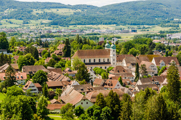 Fototapeta premium Arlesheim, katedra w Arlesheim, katedra, kościół katedralny, wieś, plac wiejski, winnica, kościół katedralny, szlak turystyczny, Birstal, Bazylea, lato, Szwajcaria