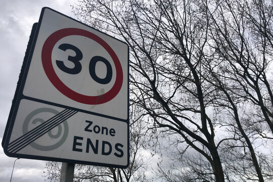 30MPH 20mph zone ends Sign with tree