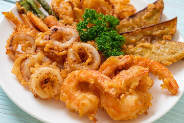 deep fried seafood (shrimps and squid) with mix vegetable