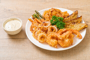 deep fried seafood (shrimps and squid) with mix vegetable