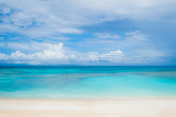 Fototapeta na wymiar 沖縄・波照間島のニシ浜　透明な海の綺麗なビーチ
