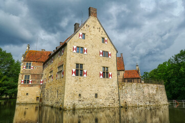 Fototapeta premium Rückseite einer Wasserburg in Luedinghausen