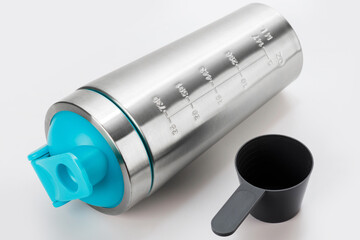 Metal protein shaker and scoop