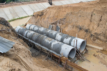 Construction of concrete drainage pipe laying.