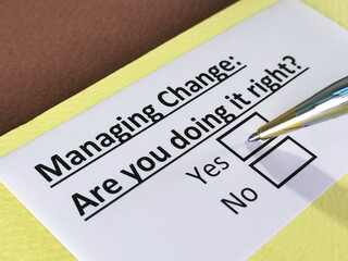 Obraz premium One person is answering question about managing change.