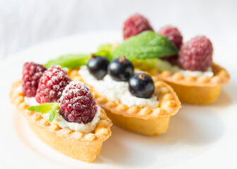 Delicious tartlets with fresh berries and whipped cream