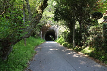 トンネル