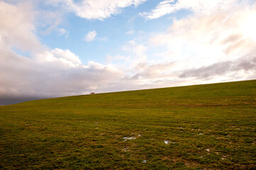 Sitzbank auf Deich in Friedrichskoog-Spitze, Schleswig-Holstein