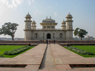 Fototapeta premium Agra, Uttar Pradesh, India-02/06/2007: a front view of Itimad-ud-daulah's Tomb with people