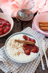 Leckerer Milchreis mit Kirschkompott