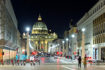 Fototapeta na wymiar The Saint Peter cathedral of Vatican at night. The cathedral is one of the most famous travel distinations of the world and the largest catholic church
