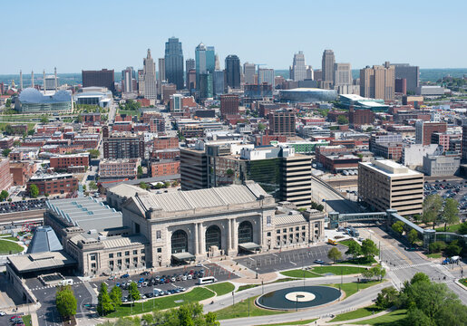 A panoramic view of Kansas City on a sunny day with Union Station in the foreground