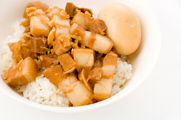 魯肉飯（ルーロー飯）