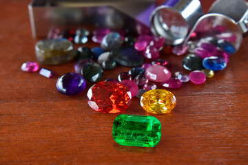 Green gem
The selected emerald has sparkle. For making jewelry