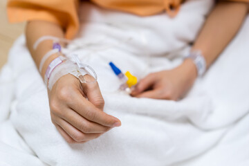 Obraz na płótnie Canvas patient hand in hospital with a saline