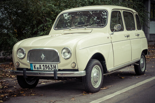 Renault R4 in grey
