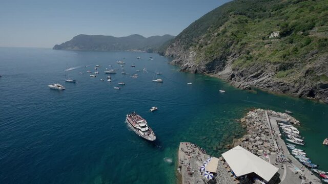 Cinqueterra wide ocean landscape, shot on Nikon Z6 with 14-30mm lens and Atoms Ninja V (10bit)