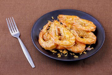 Fried shrimp with garlic