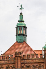 Obraz premium Gdansk, Poland - Juny, 2019: The Long Lane street in Gdansk. Architecture of the old town in Gdansk with city hall.