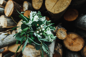 Fototapeta na wymiar Wedding bouquet on wooden logs