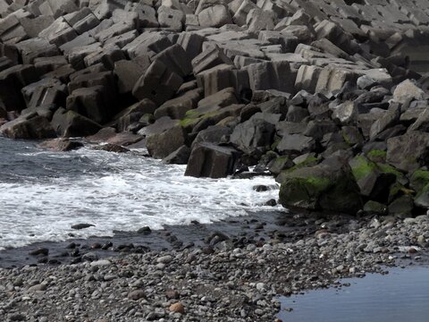 Granes piedras rompeolas 