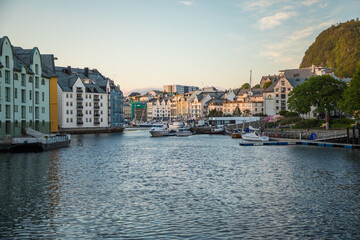 Gdansk, Poland - Juny, 2019: Scenic secessionist houses in european Alesund town reflected in water at Romsdal region in Norway - obrazy, fototapety, plakaty