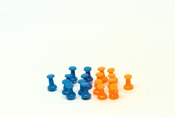 
Blue and orange thumbtacks. Sample of individuals