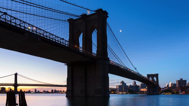 WS T/L ZO Brooklyn Bridge and skyline / New York City, New York, United States
