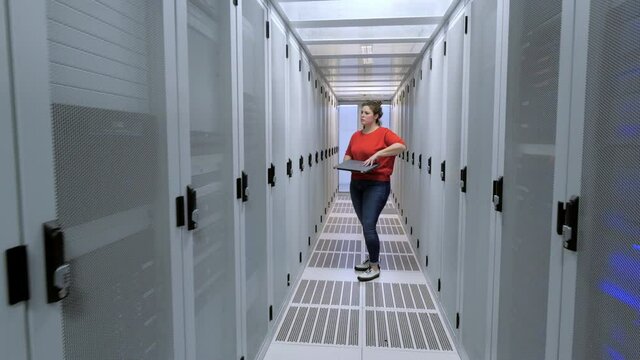 MS Woman working in data center / Amsterdam, Noord-Holland, Netherlands