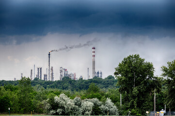 umweltverschmutzung durch industrie in ungarn, neben der donau