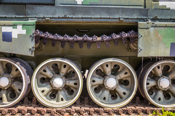 Fototapeta na wymiar Track and wheels of the tank t-64