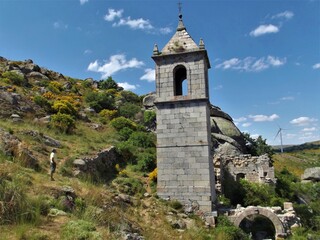 Obraz premium Iglesia en ruinas