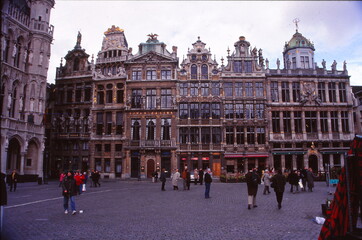 Obraz premium Guild houses at Grand Place - the main square of Belgium. From right to left: Le Roy dEspagne, La Brouette, Le Sac, La Louve, Le Cornet and Le Renard.