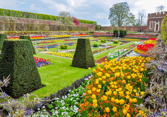 Hampton Court Garden in spring, London, UK - obrazy, fototapety, plakaty