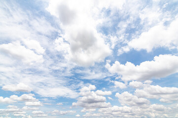Naklejka premium Beautiful blue sky with cloudy background and texture.