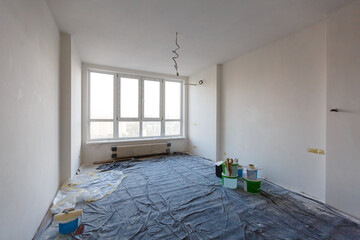 preview apartment where renovations are taking place with the processing of all surfaces