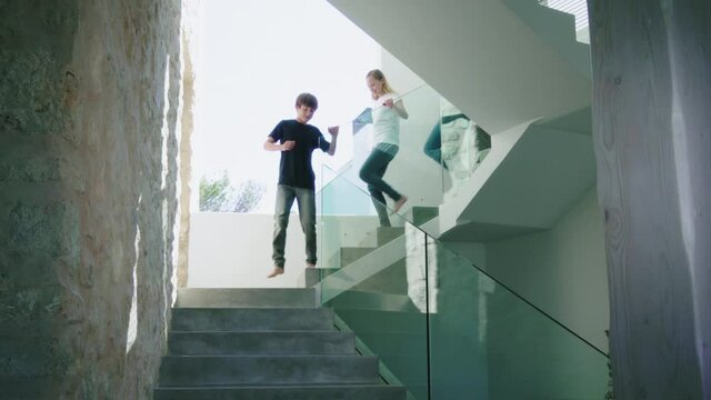 WS TD Family with children (12-13, 14-15) walking down stairs 