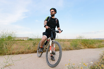 Obraz premium cyclist waiting for his companions