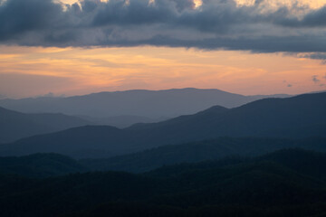 Obraz premium Mountain Ridges in the Nantahala National Forest in Western North Carolina at Sunset