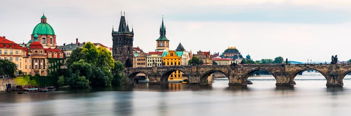 Tableaux ronds sur aluminium brossé Pont Charles Charles Bridge, Old Town and Old Town Tower of Charles Bridge, Prague, Czech Republic. Prague old town and iconic Charles bridge, Czech Republic. Charles Bridge (Karluv Most) and Old Town Tower.