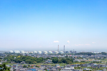 ガスタンクのある日本の街